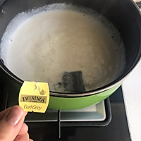 甜胚子奶茶的做法图解2
