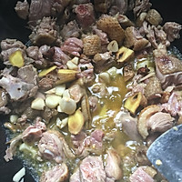 柴火苦瓜烧土鸭的做法图解3