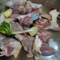 色香味俱全的红烧猪蹄的做法图解1