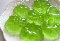 翡翠青瓜果冻，晶莹嫩滑，好像一颗颗绿宝石的做法