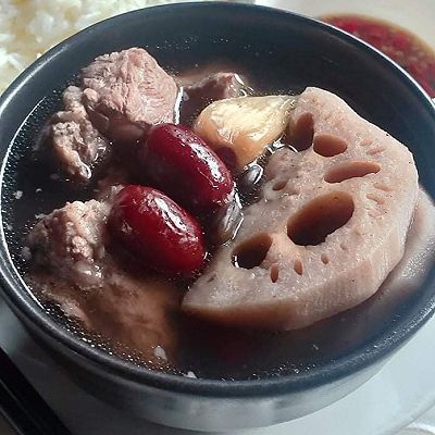 黑豆莲藕肉骨汤