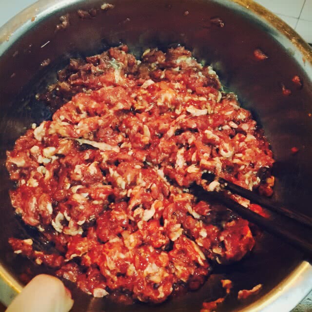 韭黄牛肉饺子的做法图解1