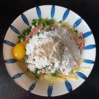 #一起加油，我要做A+健康宝贝#免揉面简单快手土豆火腿饼的做法图解5