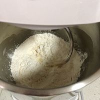 圣诞节氛围必备，一朵治愈系雪花面包的做法图解2