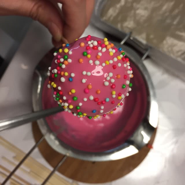 驯鹿祝福的棒棒糖蛋糕的做法图解11