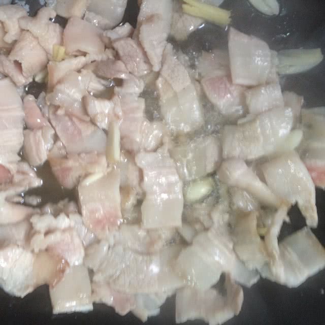 青椒回锅肉的做法图解1