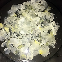 皂角米银耳羹/润肺养颜的做法图解3