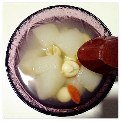 雪梨莲子甜汤
