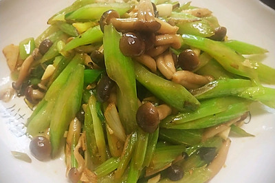 蟹味菇炒芹菜
