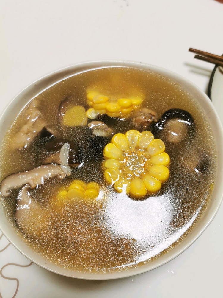 香菇鸡腿汤的做法