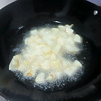 土豆烧肥肠的做法图解3