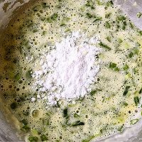 韭菜香肠鸡蛋饼的做法图解4
