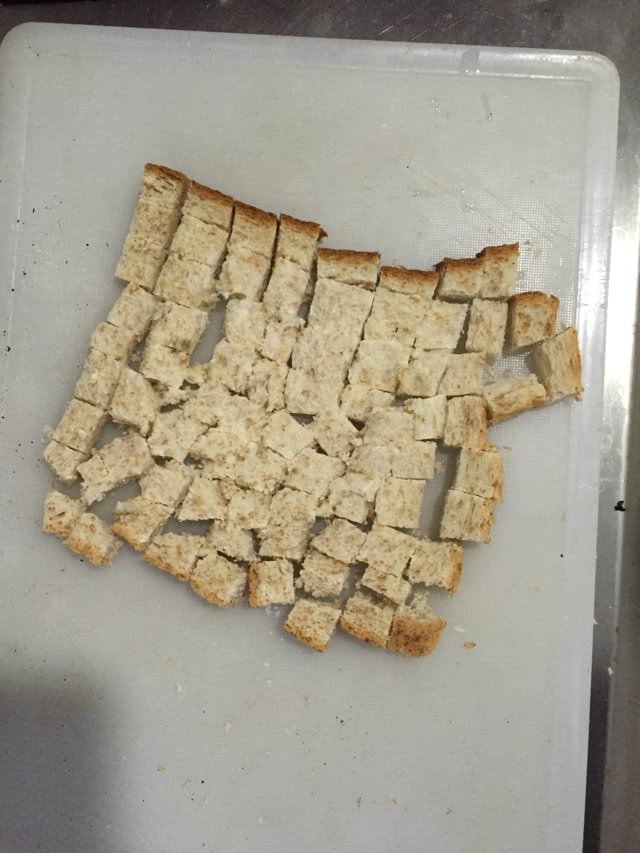 自制面包糠的做法图解1