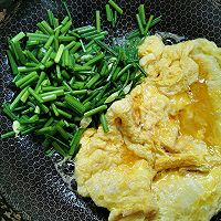 韭苔炒鸡蛋的做法图解4
