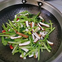 #刘畊宏女孩减脂饮食#香芹炒腊香干的做法图解6