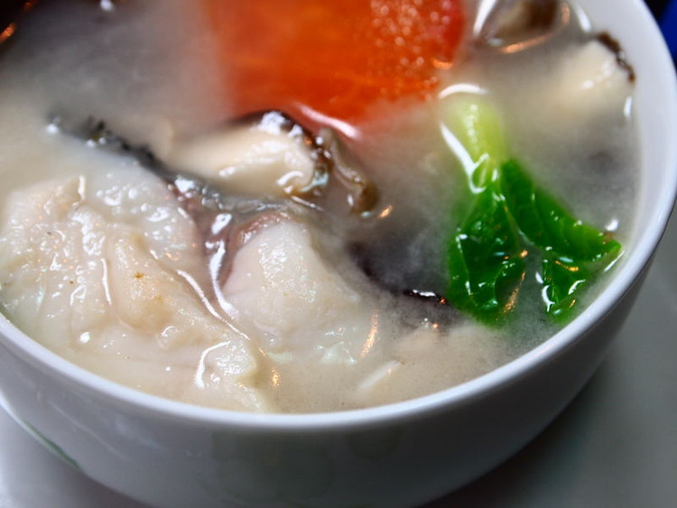 鲜菇菜心鱼片汤的做法