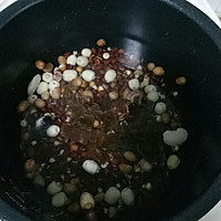 桂圆莲子红豆粥的做法图解3