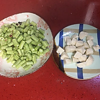 墨鱼丸炒豆角的做法图解1