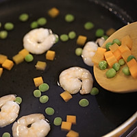 细腻爽滑的青豆虾仁炖蛋的做法图解4
