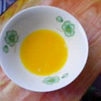 鸡蛋饼拌黄瓜的做法图解1