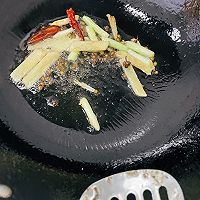 玉米莲藕猪蹄汤的做法图解4