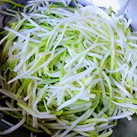 #刘畊宏女孩减脂饮食#凉拌西葫芦丝的做法图解4