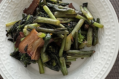 腊肉炒红菜苔