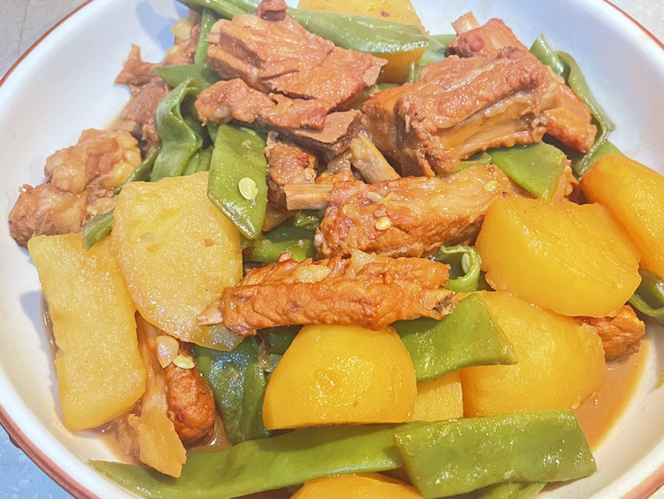 排骨土豆炖豆角的做法