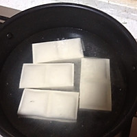 干锅鱼籽豆腐的做法图解1