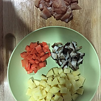 宝宝营养餐——鸡肉土豆香菇盖浇饭的做法图解1