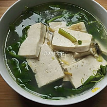 《豌豆苗豆腐汤》