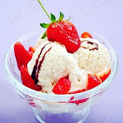 草莓冰激凌 