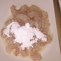 黄瓜鸡蛋滑虾仁的做法图解1