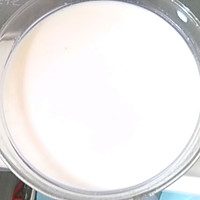 牛奶蜜汁香梨巧克力奶的做法图解3