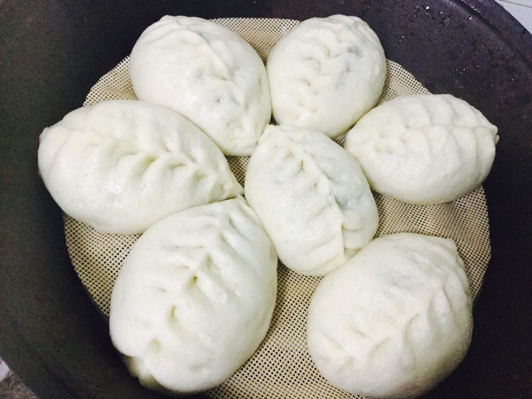 萝卜韭菜肉丁包的做法