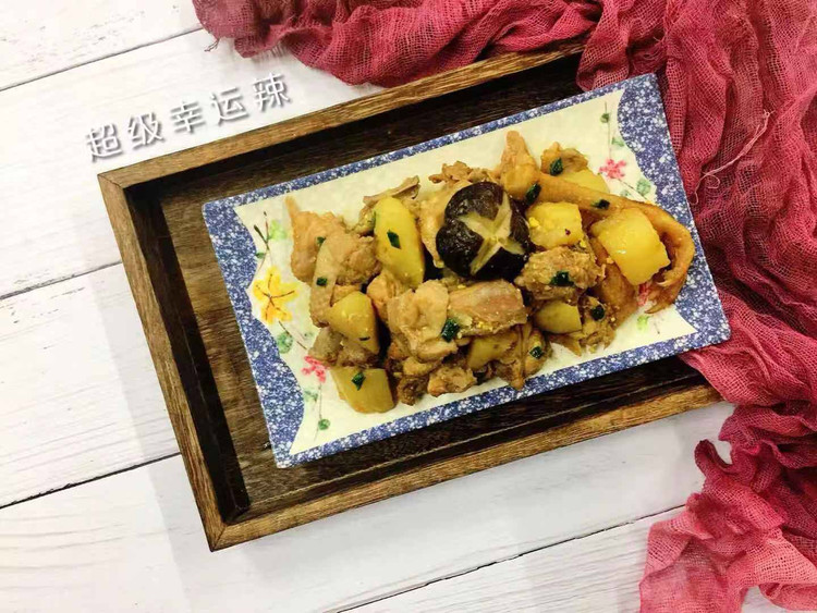 香菇鸡肉炖土豆的做法