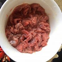 小炒黄牛肉的做法图解1