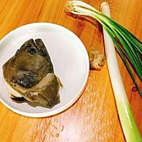 #精品菜谱挑战赛#清蒸半边鱼的做法图解1