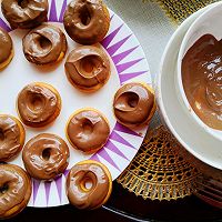 #美食说出“新年好”#巧克力甜甜圈的做法图解8