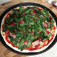 薄底披萨（菠菜彩椒肉肠）的做法图解4