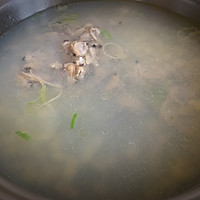跟老妈学的手艺之土豆蛤蜊疙瘩汤的做法图解4