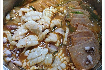 韩国鱿鱼午餐肉泡菜汤