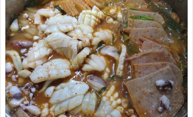 韩国鱿鱼午餐肉泡菜汤