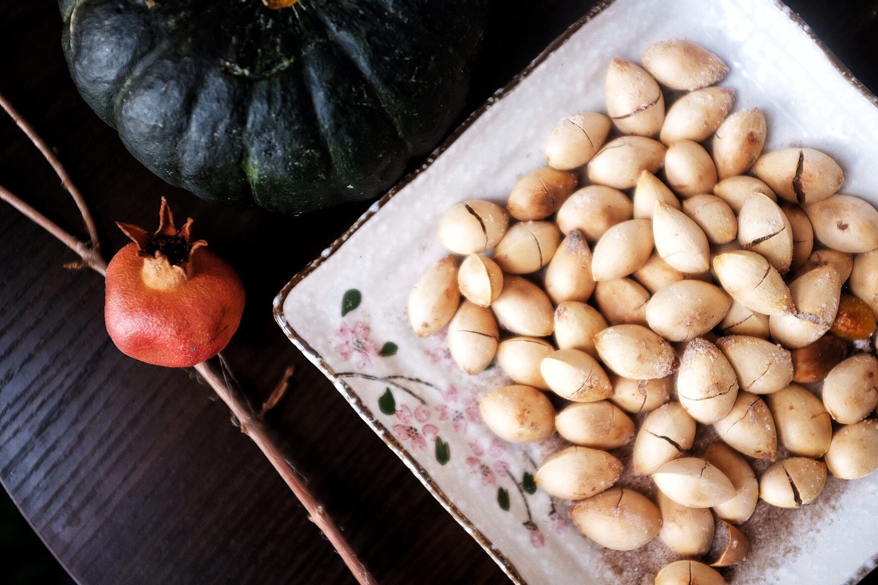 Baked white fruits with salt