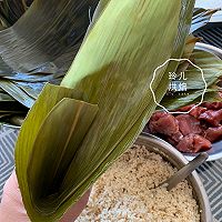 蛋黄肉粽子的做法图解4
