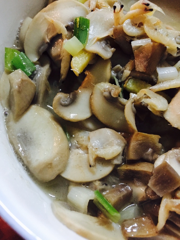 蘑菇溜虾米的做法图解11