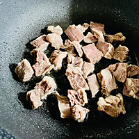 营养丰富又下饭——胡萝卜炖牛肉的做法图解2