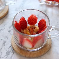 草莓麦片酸奶杯的做法图解4