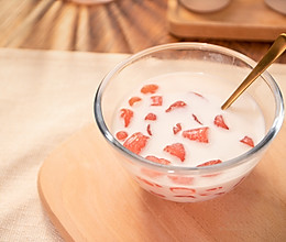 #美食视频挑战赛#教你做Q弹【草莓芋圆】，水的份量很关键！的做法