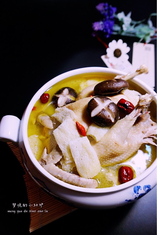 香菇竹荪老鸡汤